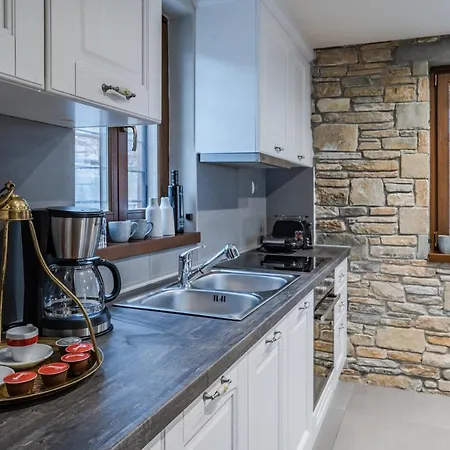 Willa Gems Of Pinakates