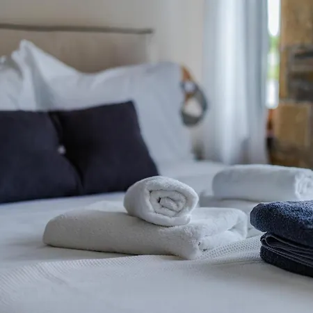 Willa Gems Of Pinakates *