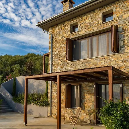 Willa Gems Of Pinakates *