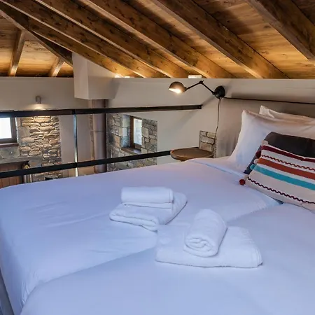 Willa Gems Of Pinakates Pinakátai