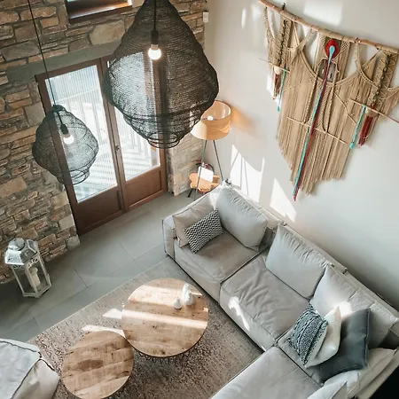 Willa Gems Of Pinakates Pinakátai