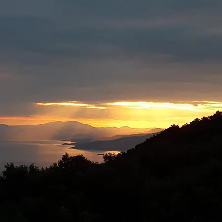 Willa Gems Of Pinakates