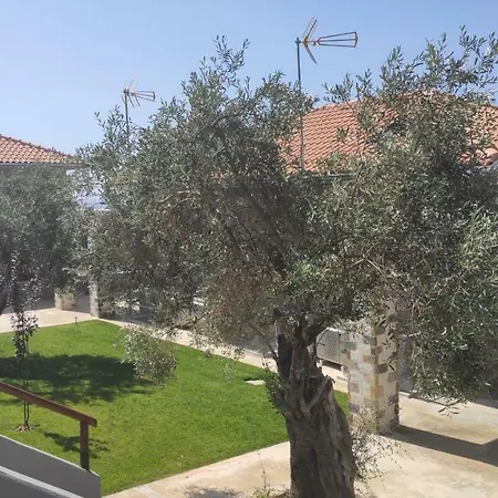 Gems Of Pinakates * Pinakátai