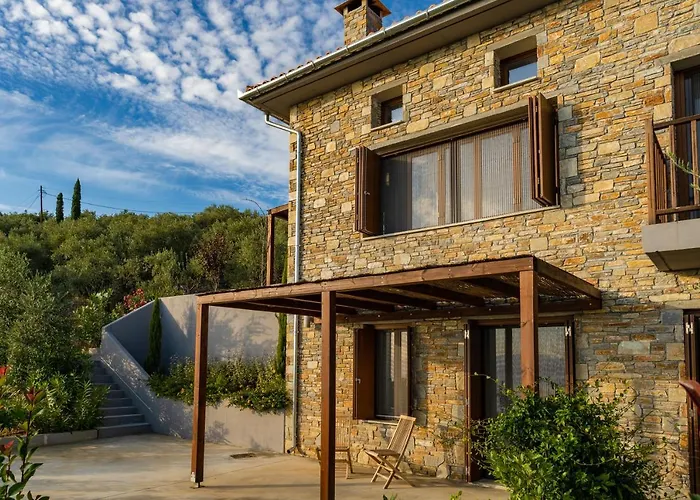 Willa Gems Of Pinakates *