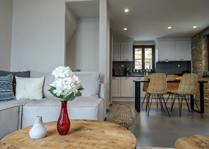 Gems Of Pinakates Willa