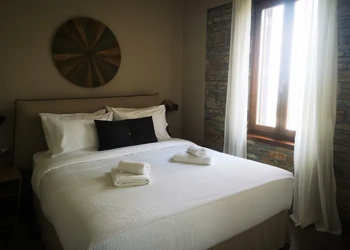 Gems Of Pinakates Willa *